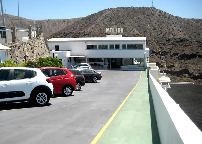 Malibu Con Campo De Tennis Y Piscina Con Solarium